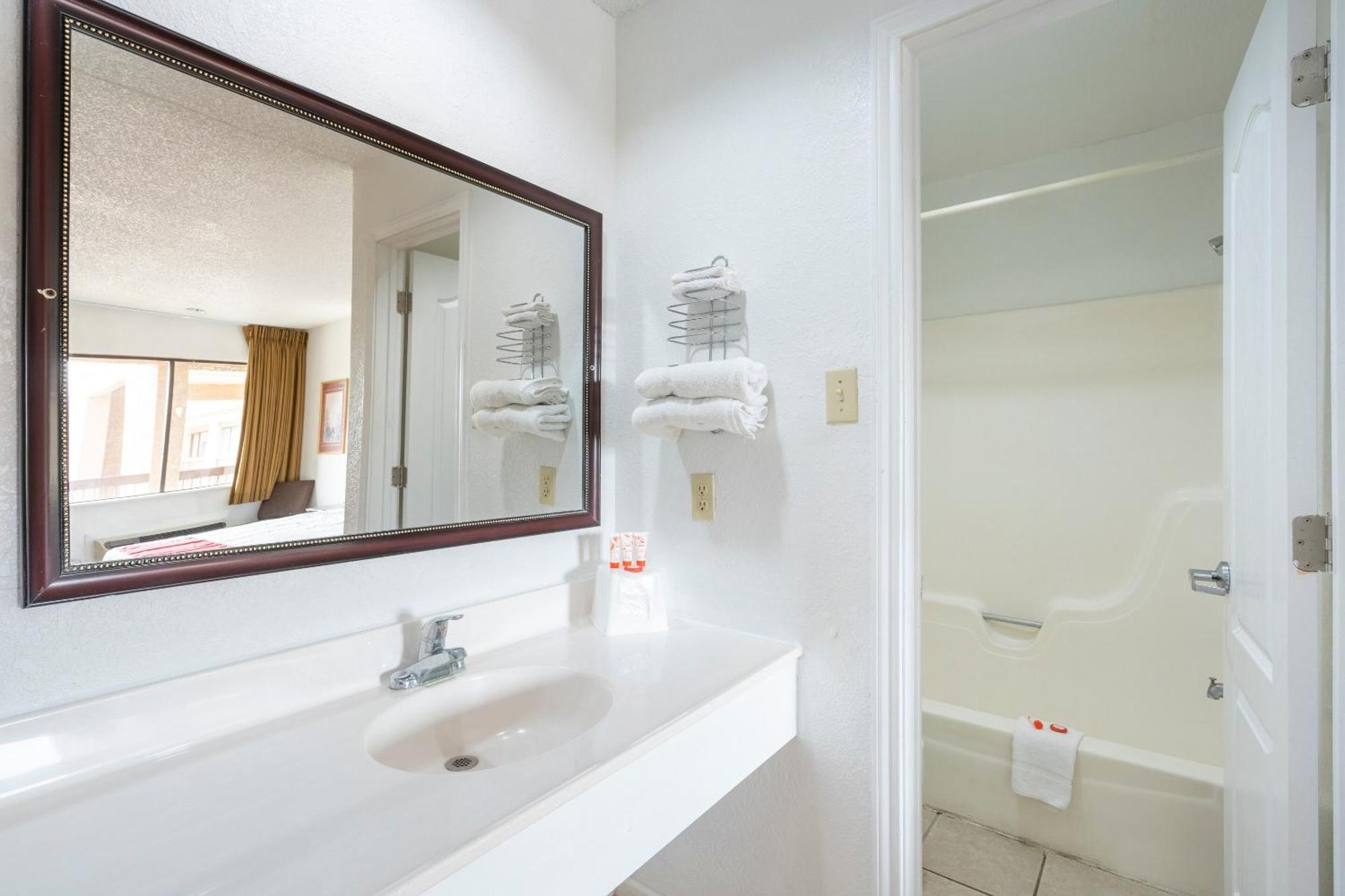 Oyo Hotel Groesbeck Eksteriør billede