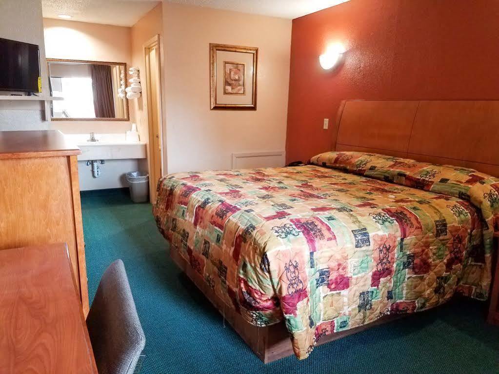 Oyo Hotel Groesbeck Eksteriør billede